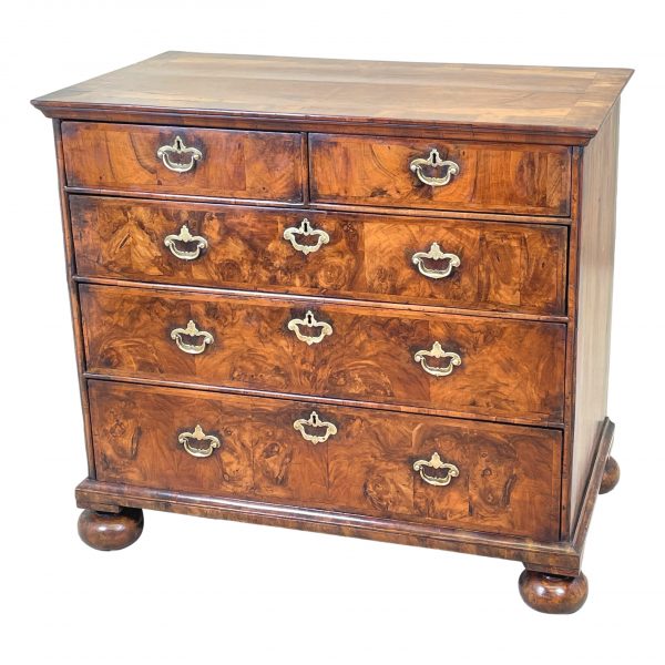 Queen Anne 18th Century Walnut Chest Of Drawers