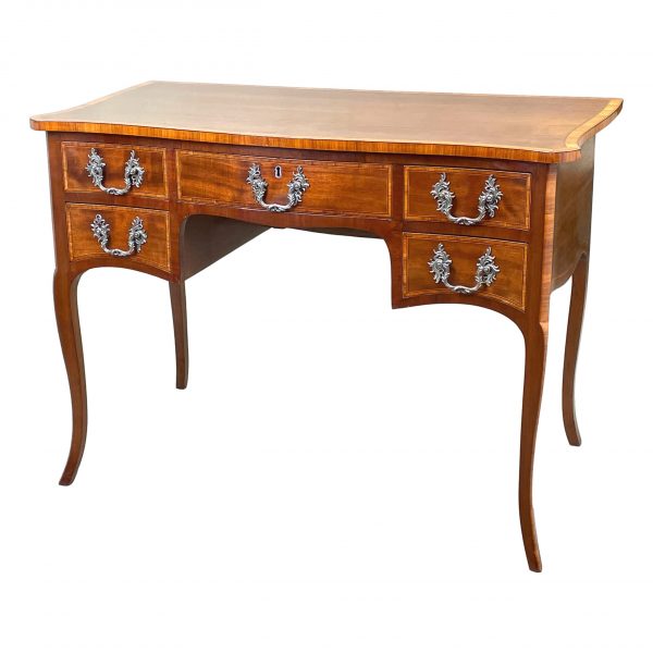 18th Century Mahogany Serpentine Dressing Table