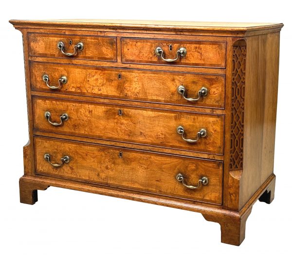 Georgian Burr Oak Chest Of Drawers