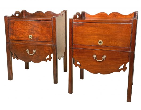 Georgian 18th Century Matched Pair Of Mahogany Bedside Night Tables